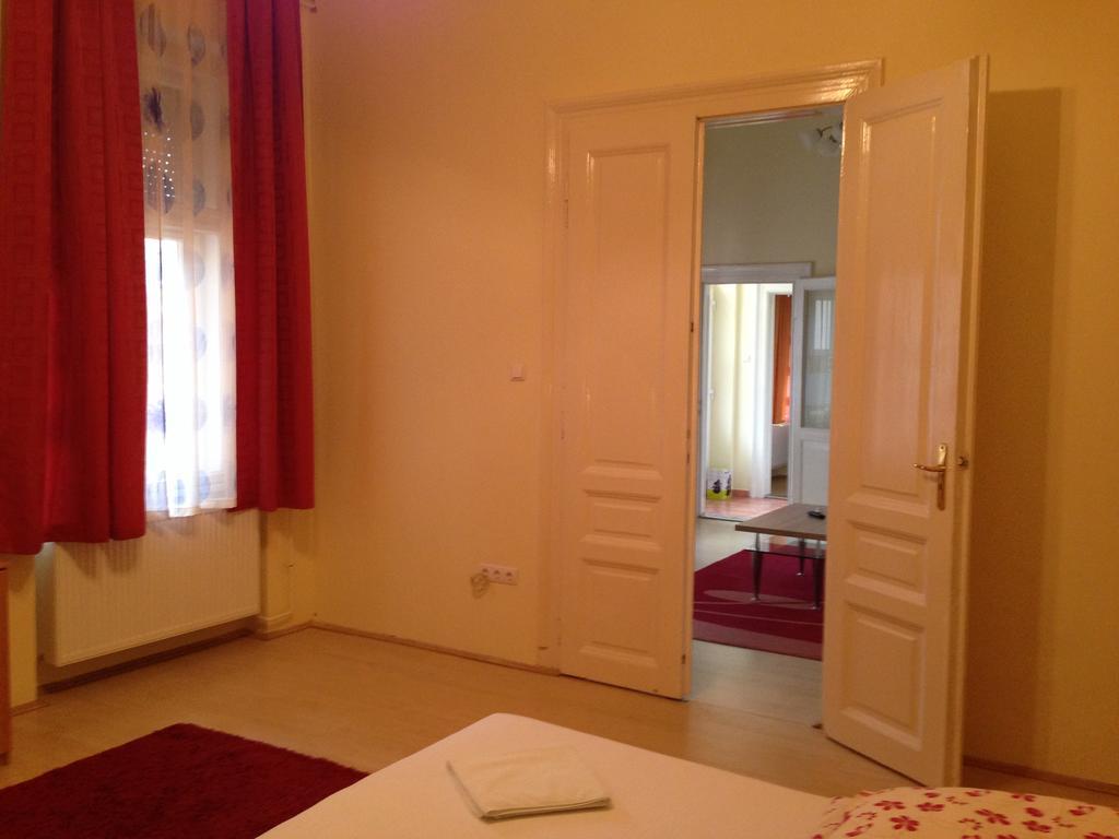 Peterfia Apartman Debrecen Exteriör bild